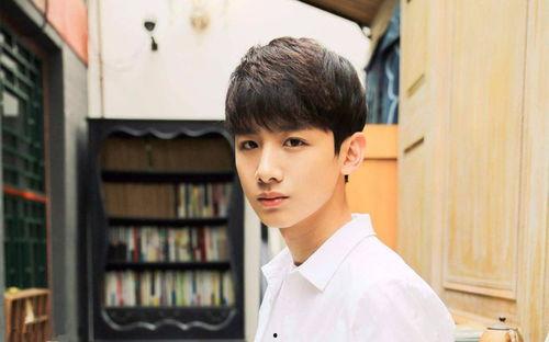 娱乐圈吃瓜酱铁子,揭秘明星幕后故事，带你领略娱乐圈风云变幻